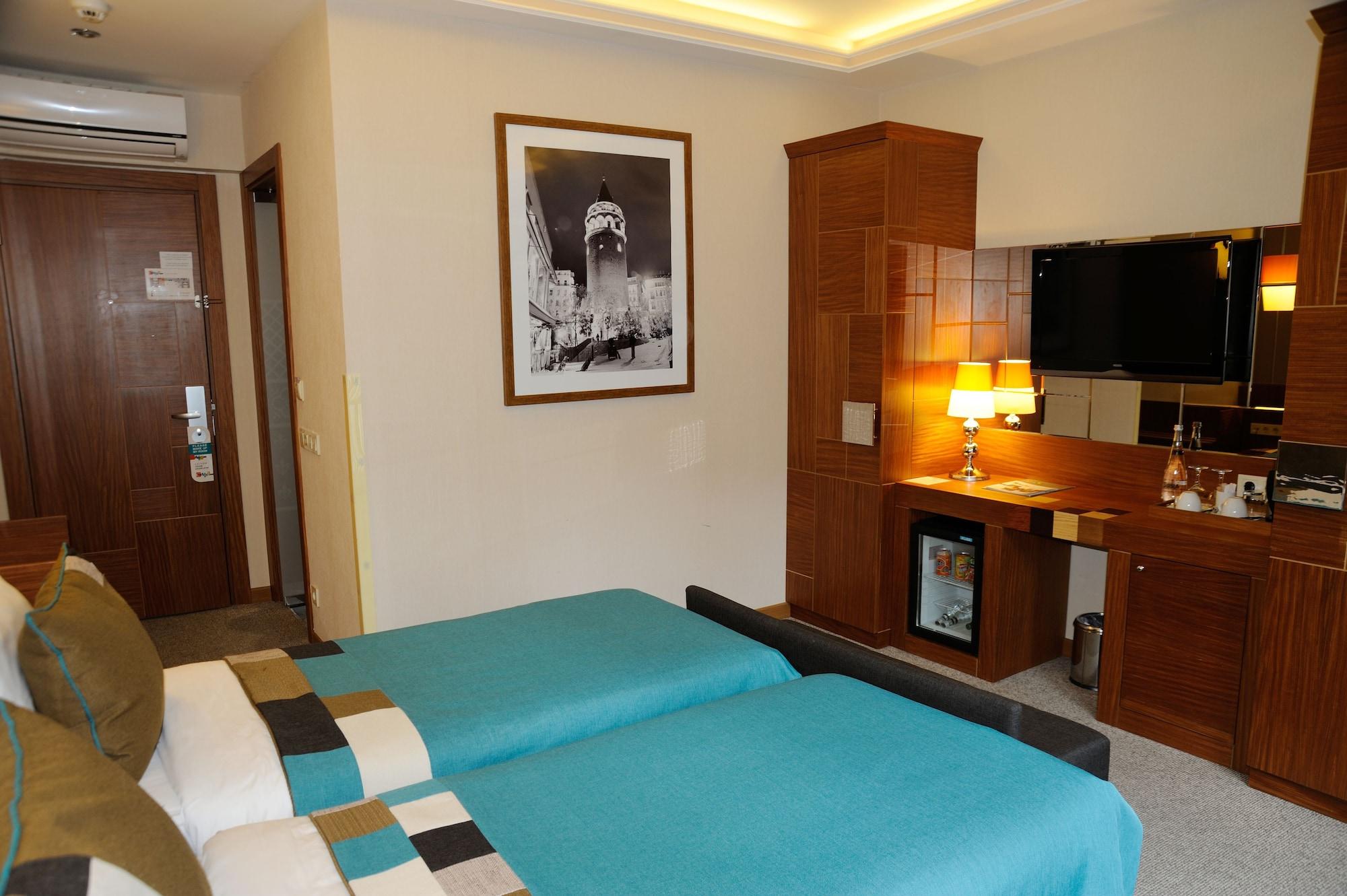 Collage Taksim Hotel Istanboel Buitenkant foto
