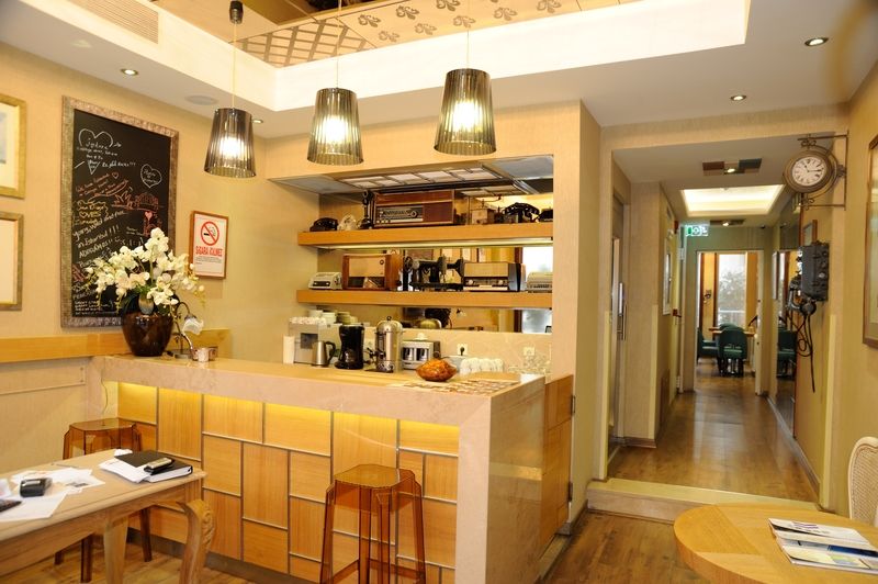 Collage Taksim Hotel Istanboel Buitenkant foto