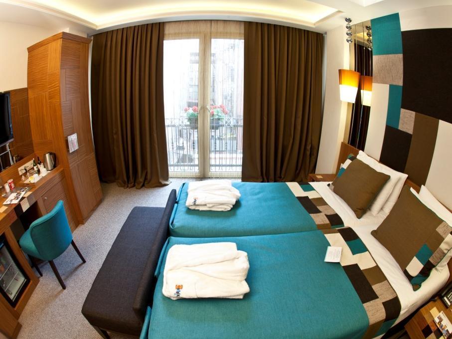 Collage Taksim Hotel Istanboel Buitenkant foto