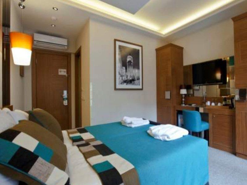 Collage Taksim Hotel Istanboel Buitenkant foto