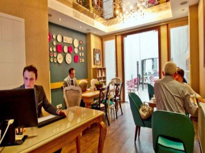 Collage Taksim Hotel Istanboel Buitenkant foto