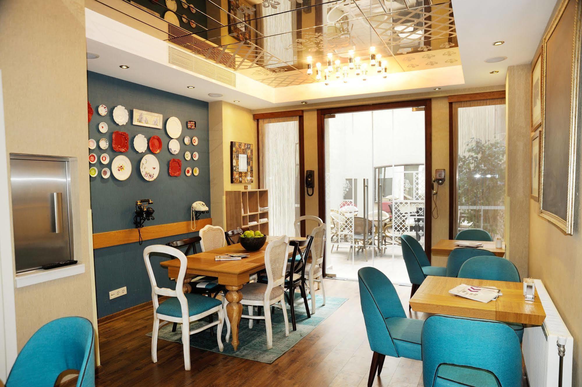 Collage Taksim Hotel Istanboel Buitenkant foto