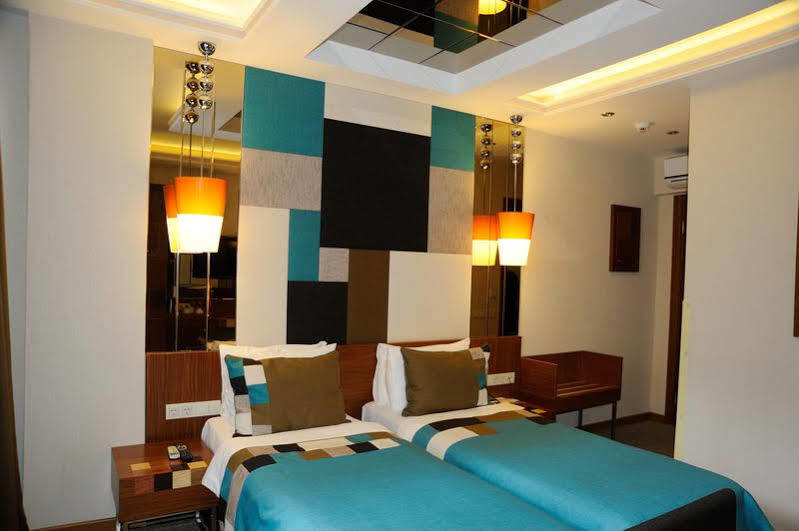 Collage Taksim Hotel Istanboel Buitenkant foto
