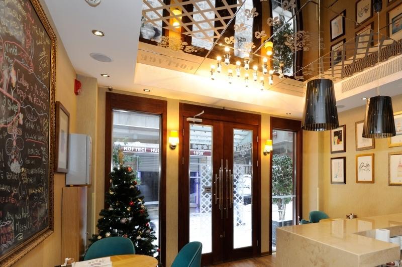 Collage Taksim Hotel Istanboel Buitenkant foto