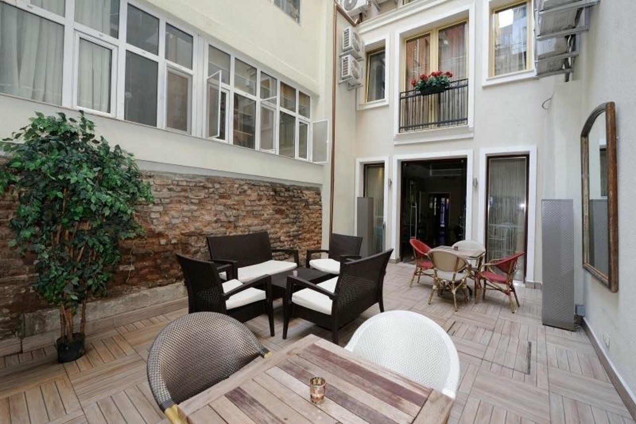 Collage Taksim Hotel Istanboel Buitenkant foto