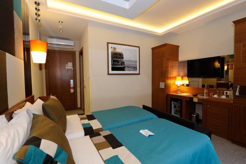 Collage Taksim Hotel Istanboel Buitenkant foto